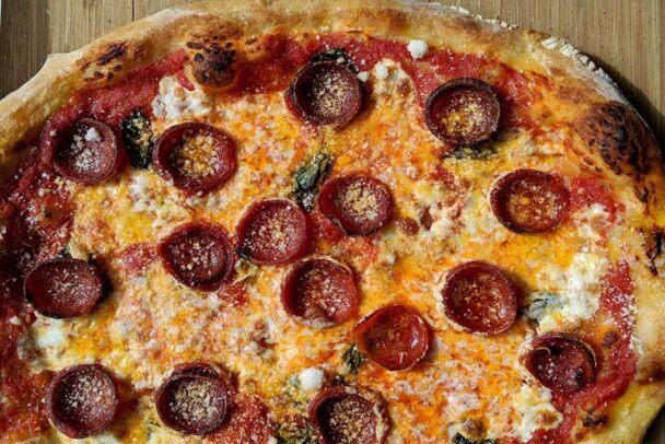 pepperoni pizza slice calories