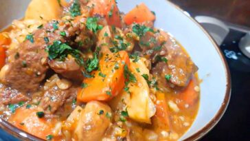 EASY HOMEMADE BEEF STEW