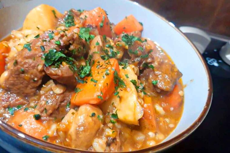 EASY HOMEMADE BEEF STEW