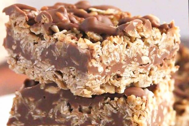 Easy No-Bake Chocolate Oat Bars