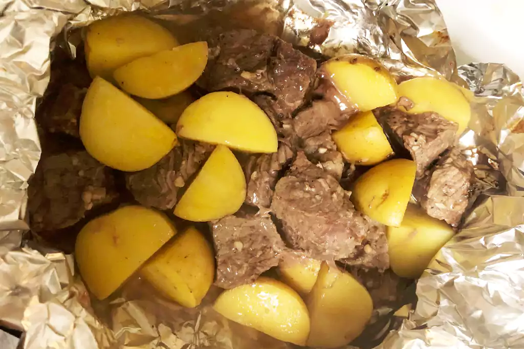 Healthy Garlic Steak & Potato Foil Packets: A Must-Try - Masters of Kitchen
