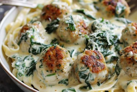 Chicken Ricotta Meatballs In Spinach Alfredo Sauce Recipe Masters Of Kitchen Recipes 8030